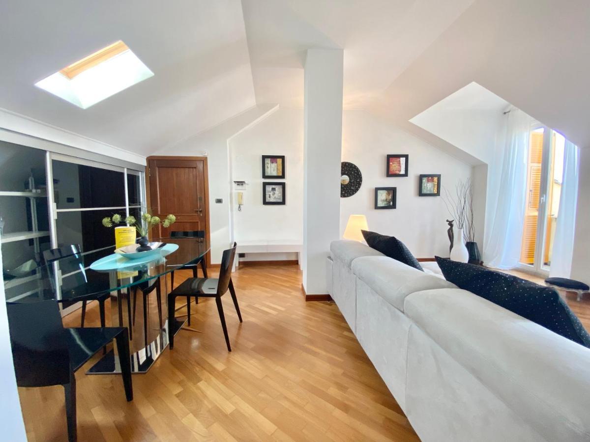 Casaviva - Central Seaview Penthouse In คาโมยลี ภายนอก รูปภาพ